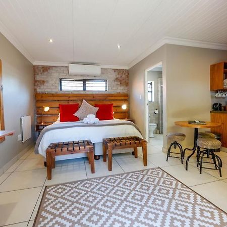 Touching Senses Garden Cottages Bloemfontein Esterno foto