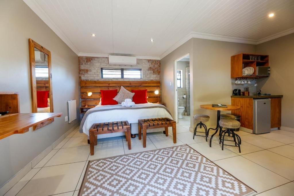 Touching Senses Garden Cottages Bloemfontein Esterno foto