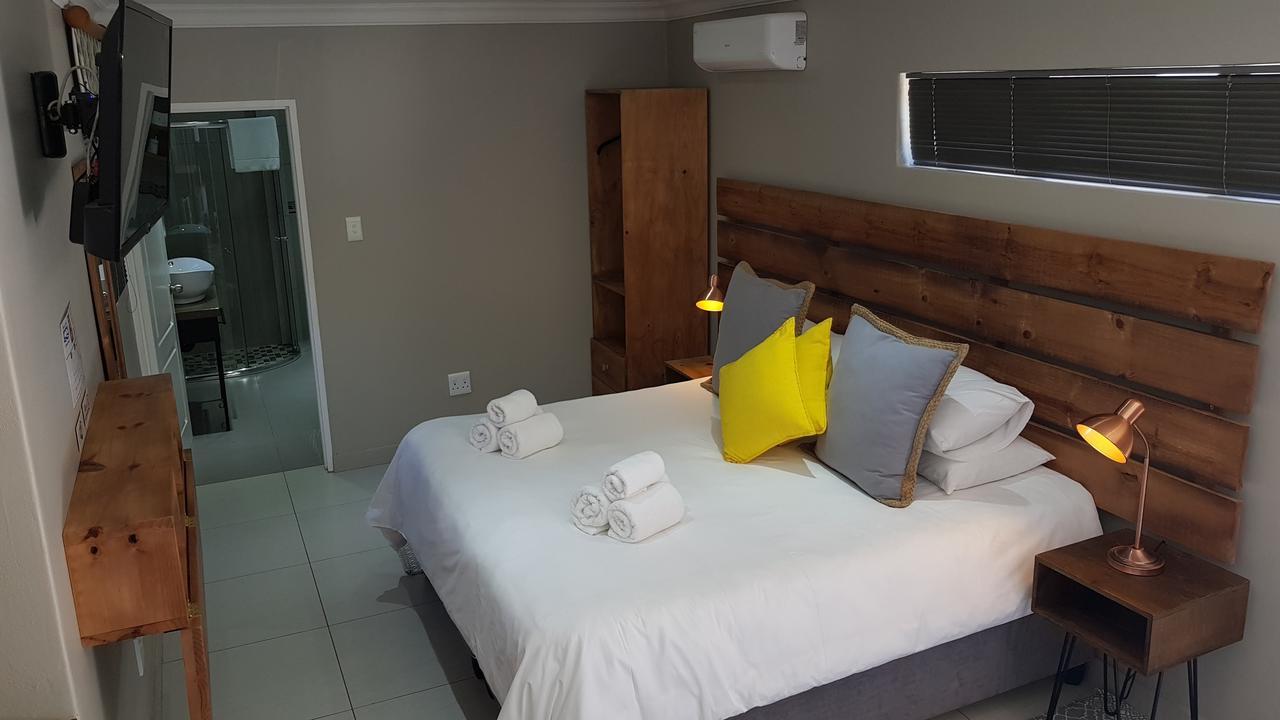 Touching Senses Garden Cottages Bloemfontein Esterno foto