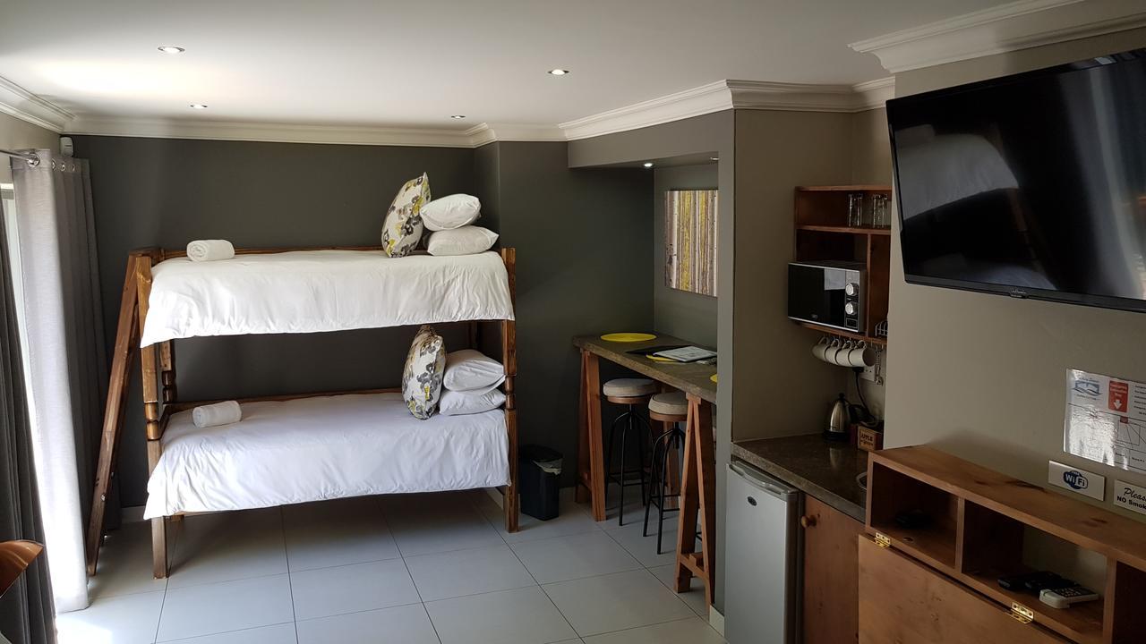 Touching Senses Garden Cottages Bloemfontein Esterno foto
