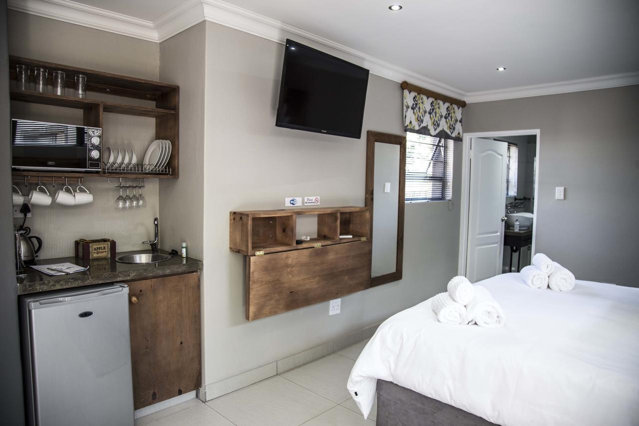 Touching Senses Garden Cottages Bloemfontein Esterno foto