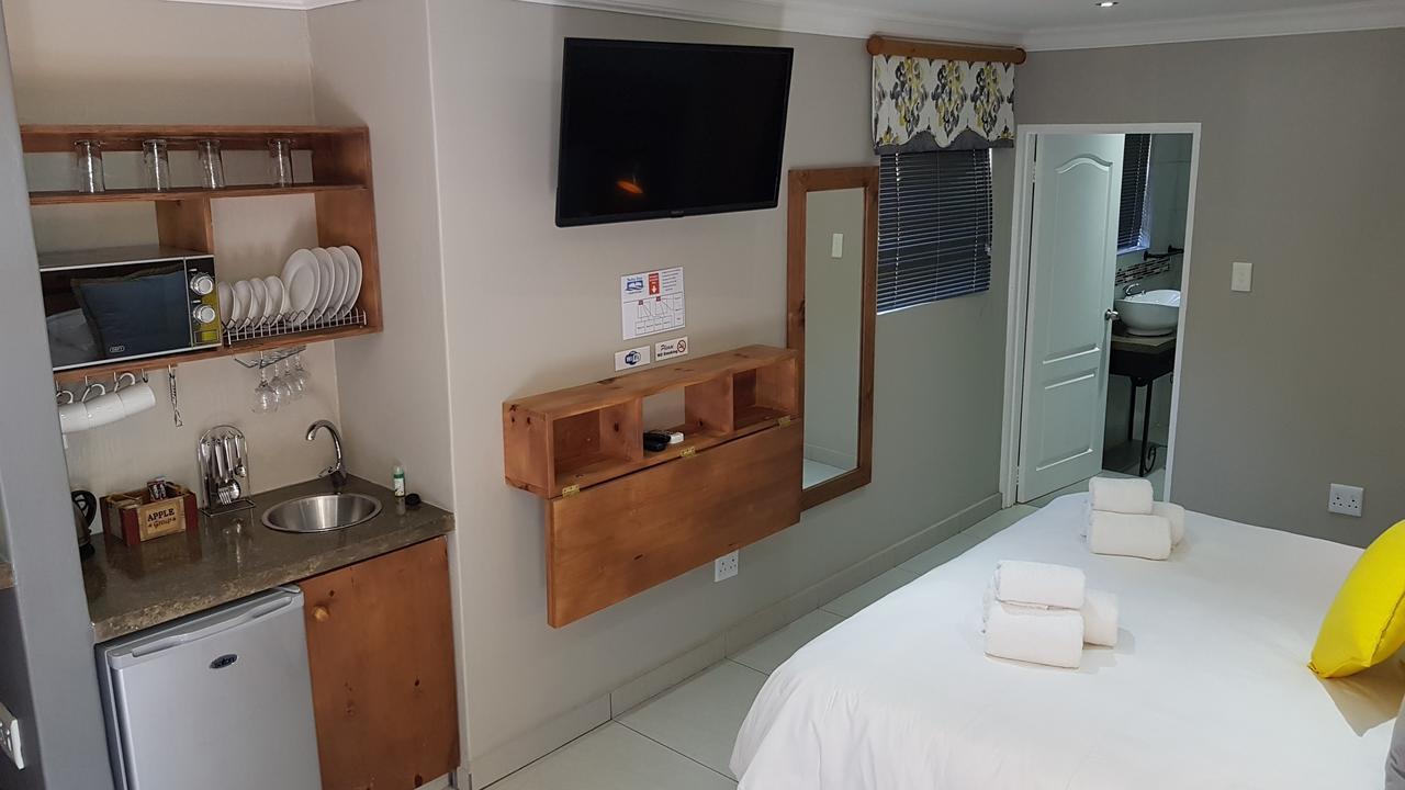Touching Senses Garden Cottages Bloemfontein Esterno foto