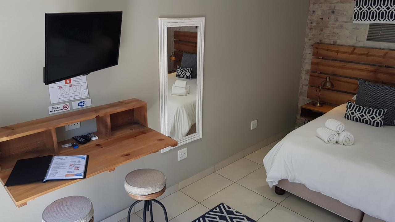 Touching Senses Garden Cottages Bloemfontein Esterno foto